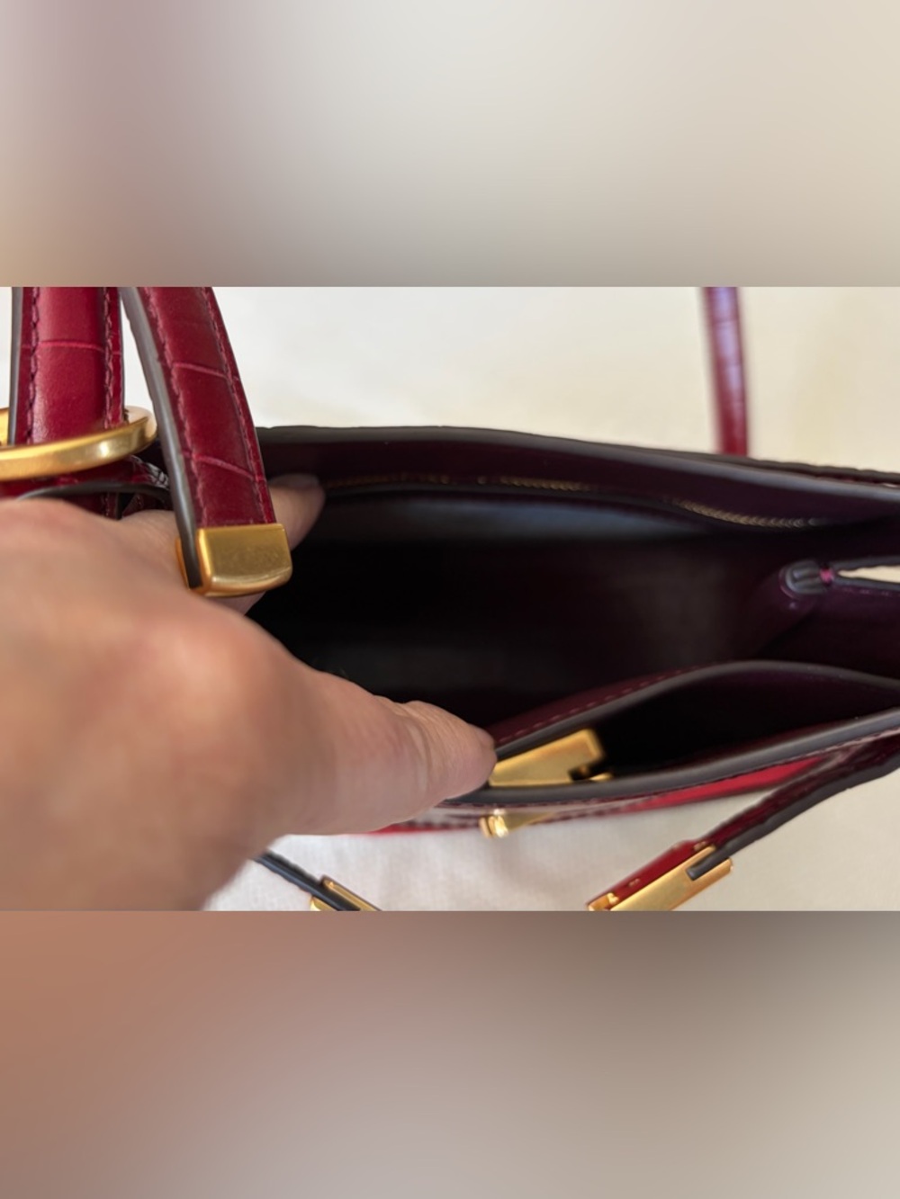 Tory Burch Lee Radziwill Croc-Embossed Leather & Suede Saddle Bag in Roma Red - Picture 7 of 8